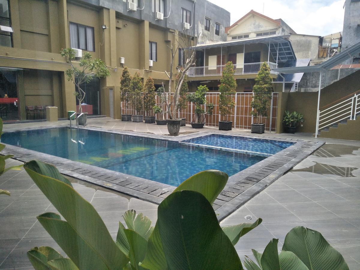 Nueve Malioboro Hotel Yogyakarta Bagian luar foto