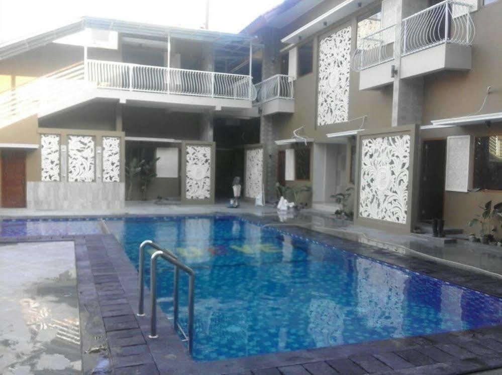 Nueve Malioboro Hotel Yogyakarta Bagian luar foto